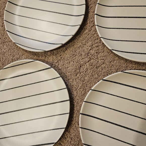 Hearth and Hand Melamine Plates 10" - Picture 2 of 4